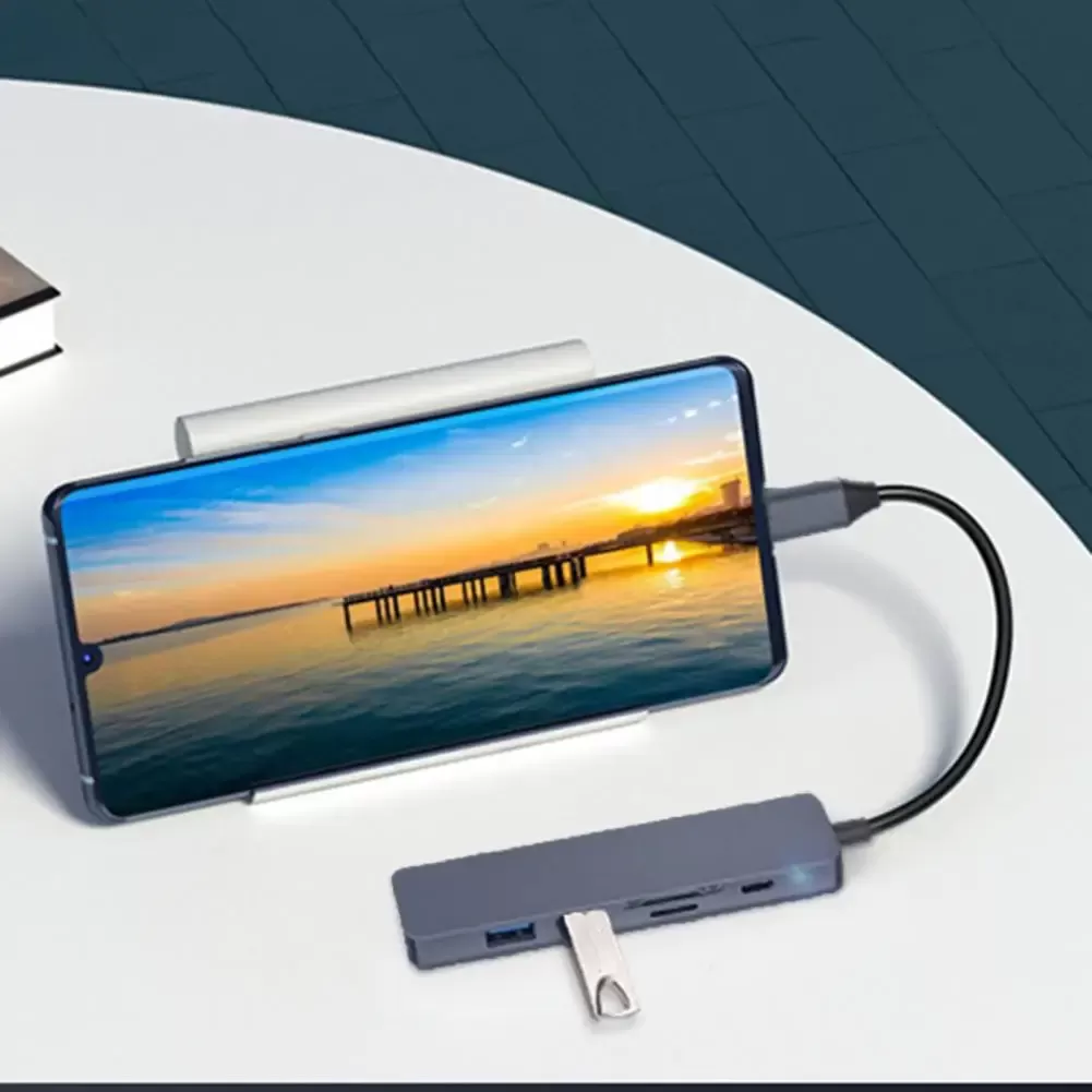 Station HUB 6-en-1 USB-C avec Lecteur de Carte image 3